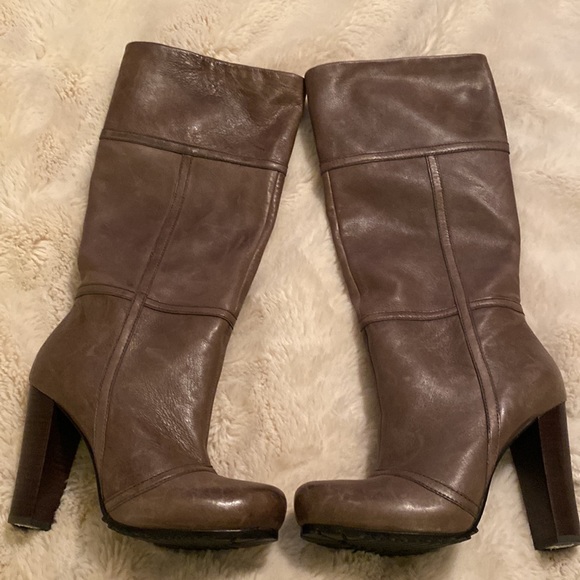 Taupe colored boots - Picture 2 of 7